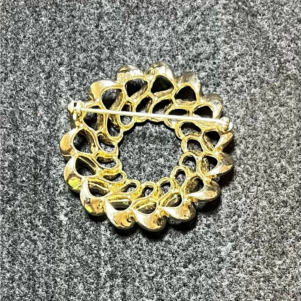 Sarah Coventry Gold Swirl Brooch